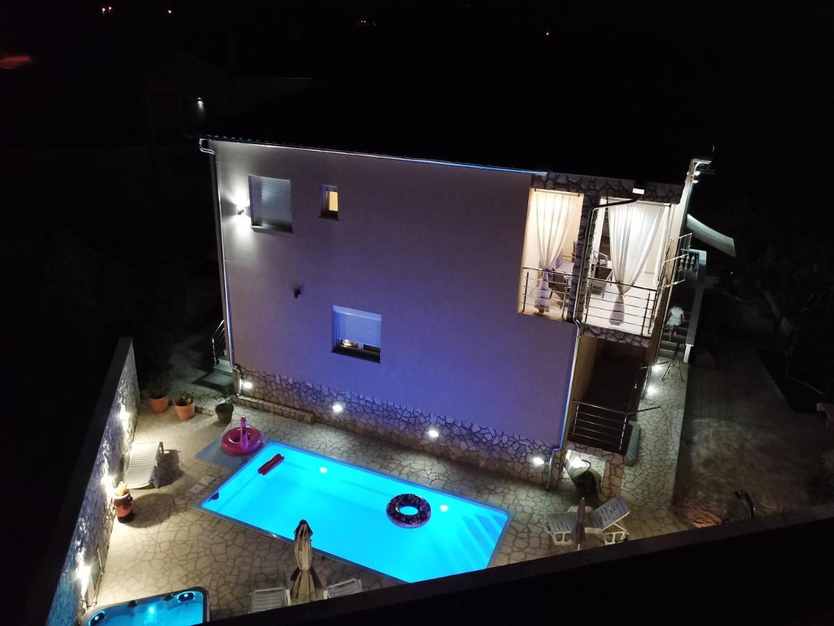Apartments Adriana บิลิเซ ภายนอก รูปภาพ